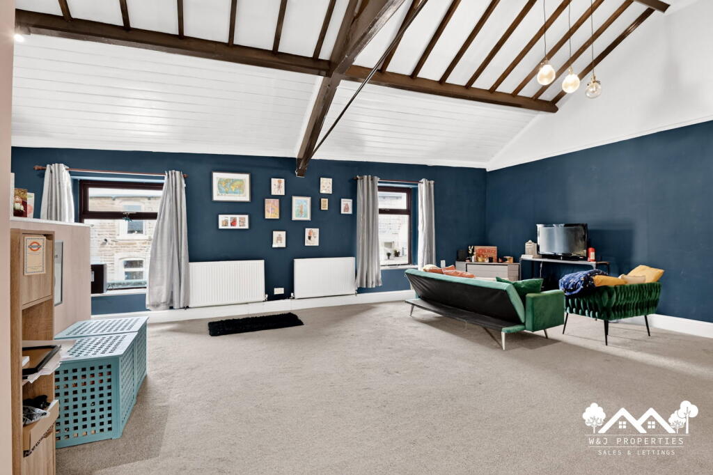 Apartment in Burnley, Briercliffe - View 3