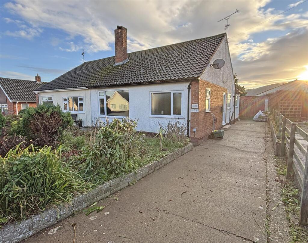 Main image of property: The Broadway, Abergele