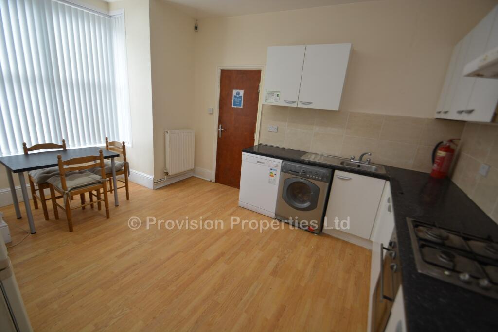 6 bedroom terraced house for rent
