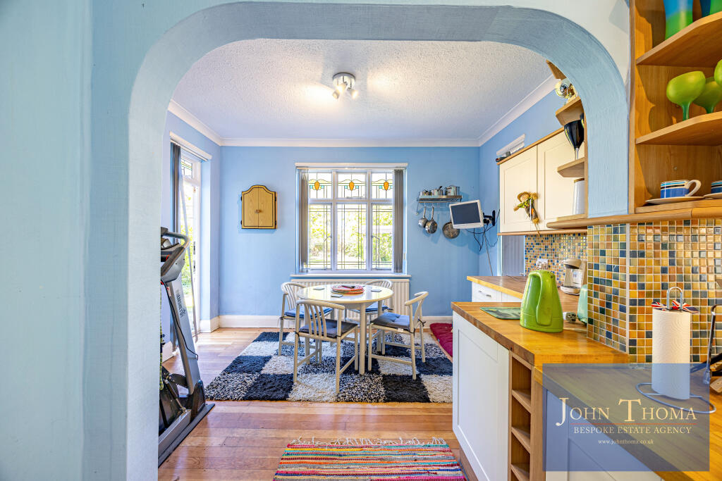 Manor Road, Chigwell, Essex – pohled 6