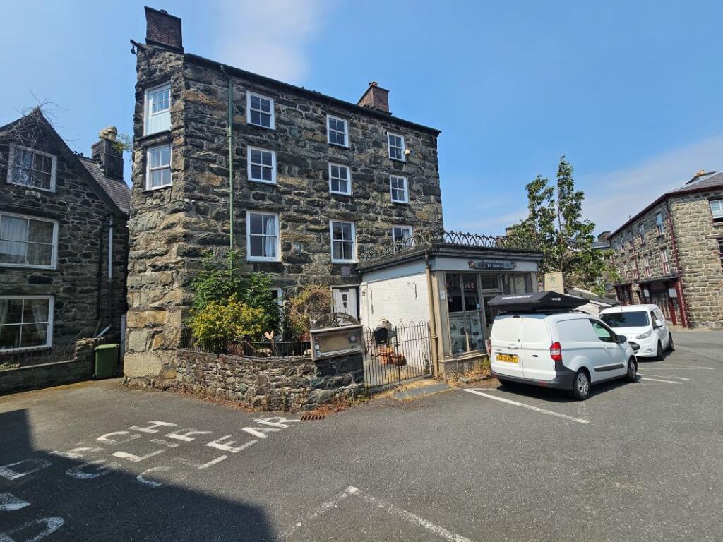 Main image of property: Star House Ty Seren, Meyrick Street, Dolgellau, Gwynedd, LL40 1LN