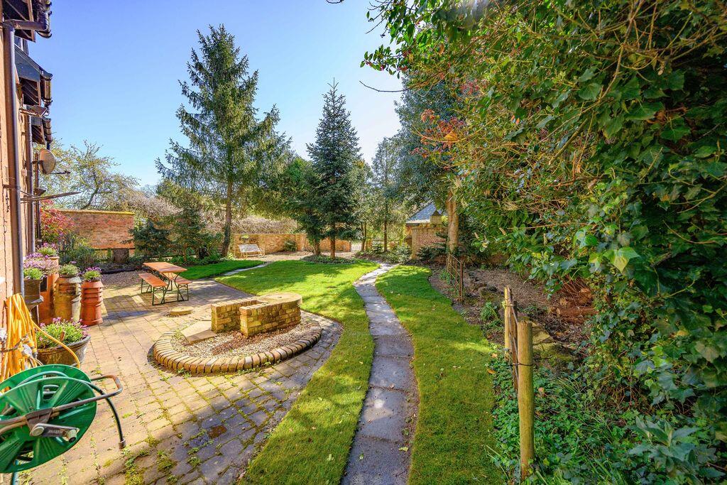 Additional image 4 of Woodside Place, Wildhill Road, Essendon