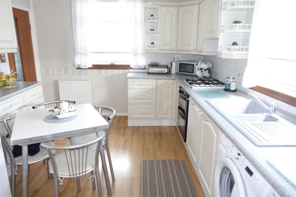 46, Craigseaton, Broxburn photo 4