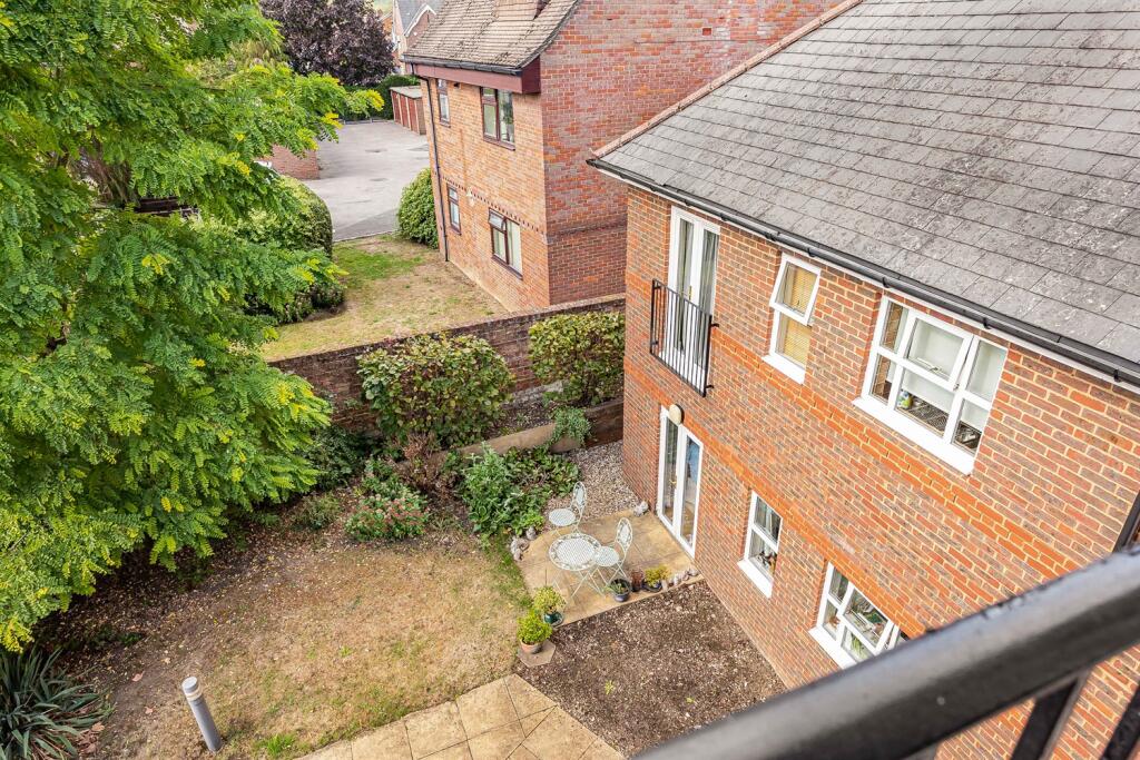 Oram Court, Marlow, SL7 photo 4