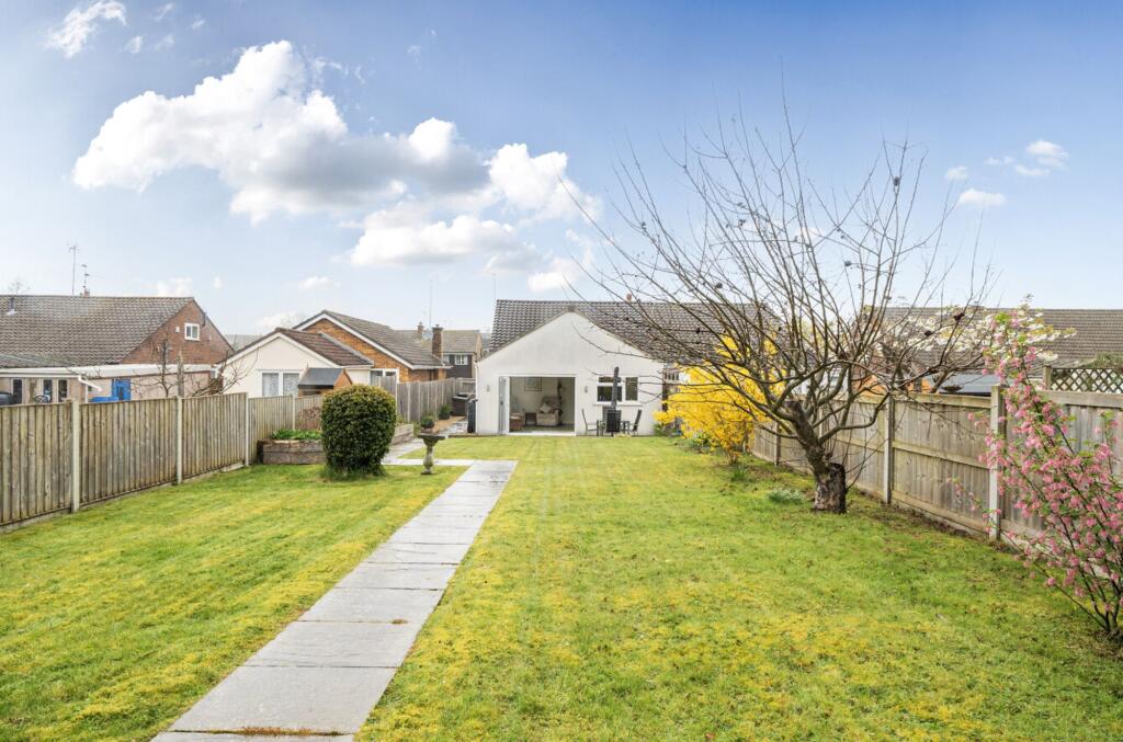 Elmdale Crescent, Thornbury, BS35 - View 2