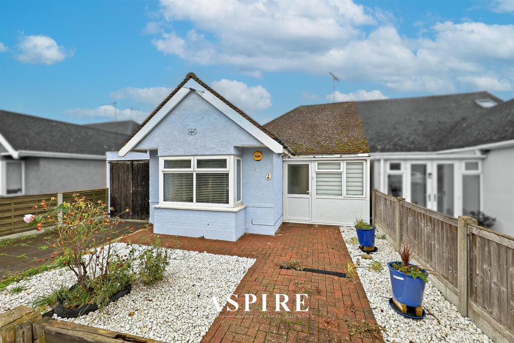 Video Presentation Inside - Oak Road, Canvey Island photo 2