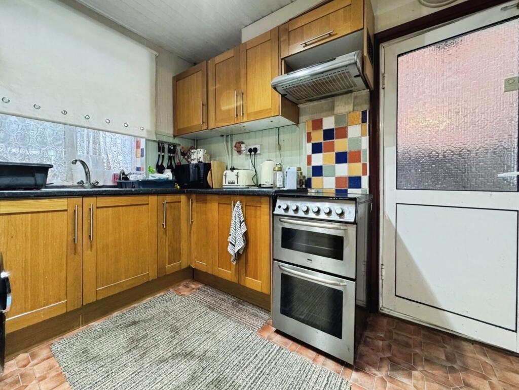 House in Hemel Hempstead, High Wycombe Community Board - View 5