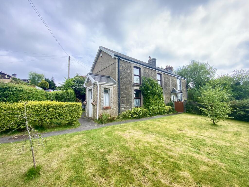 3-bed semi-detached on Drumau Road, Birchgrove, Swansea, City And County of Swansea., £169,995