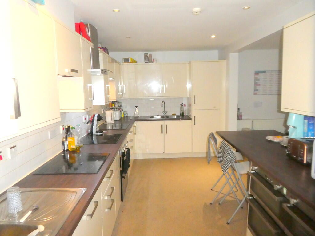 1 bedroom house share for rent
