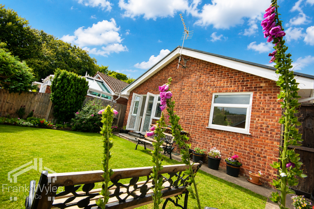 Silverwood Close, Lytham St. Annes, Lancashire photo 2