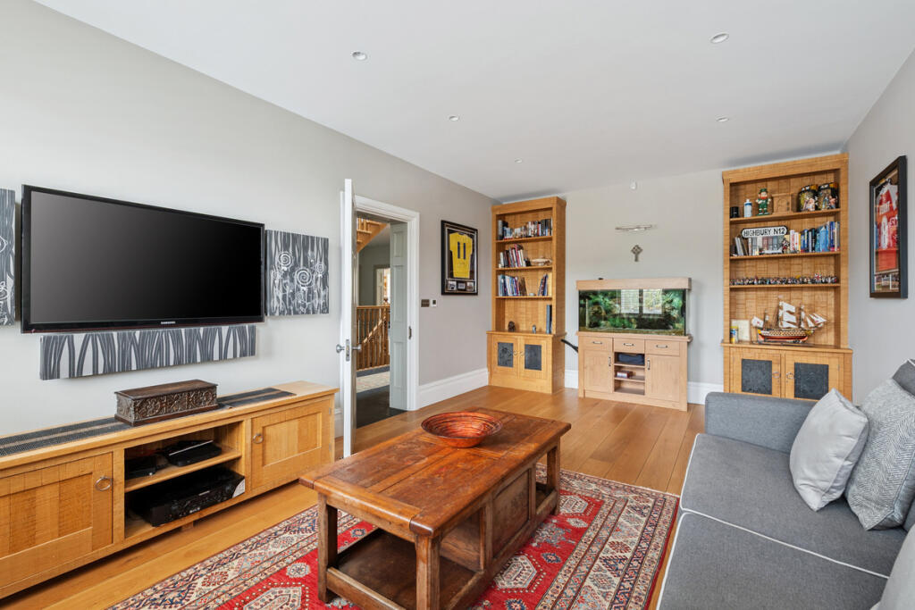 House in Hatfield, North Mymms - View 5
