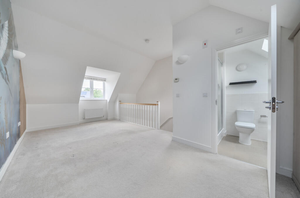 House in Southampton - More