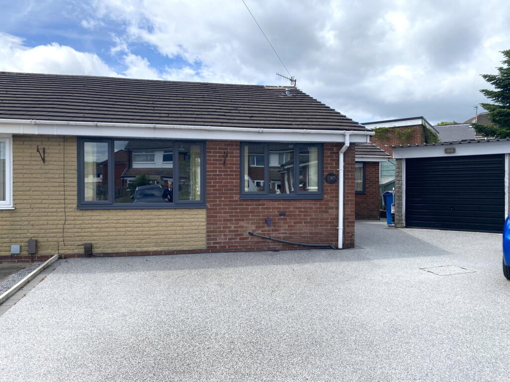 Main image of property: 4 Ebor Close, Shaw OL2 7YR
