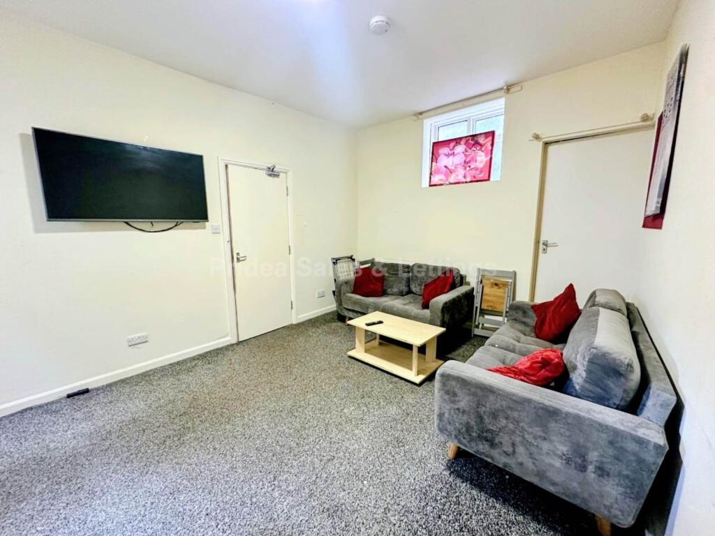 House in Lincoln - View 2