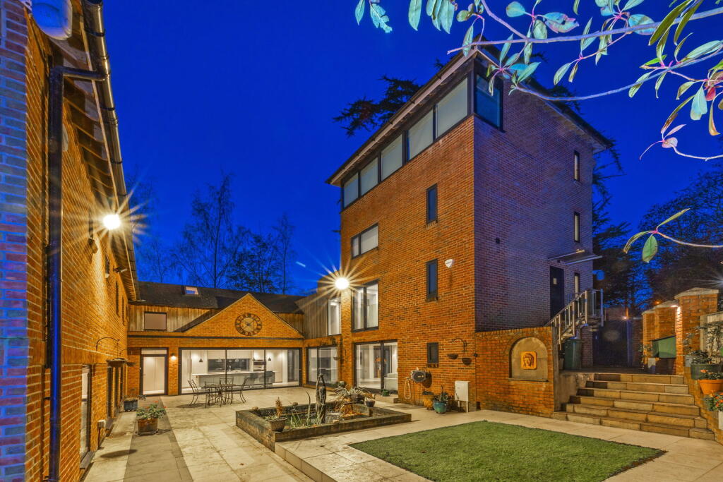 6-bed detached on Sleepers Hill, Winchester, SO22, £1,800,000
