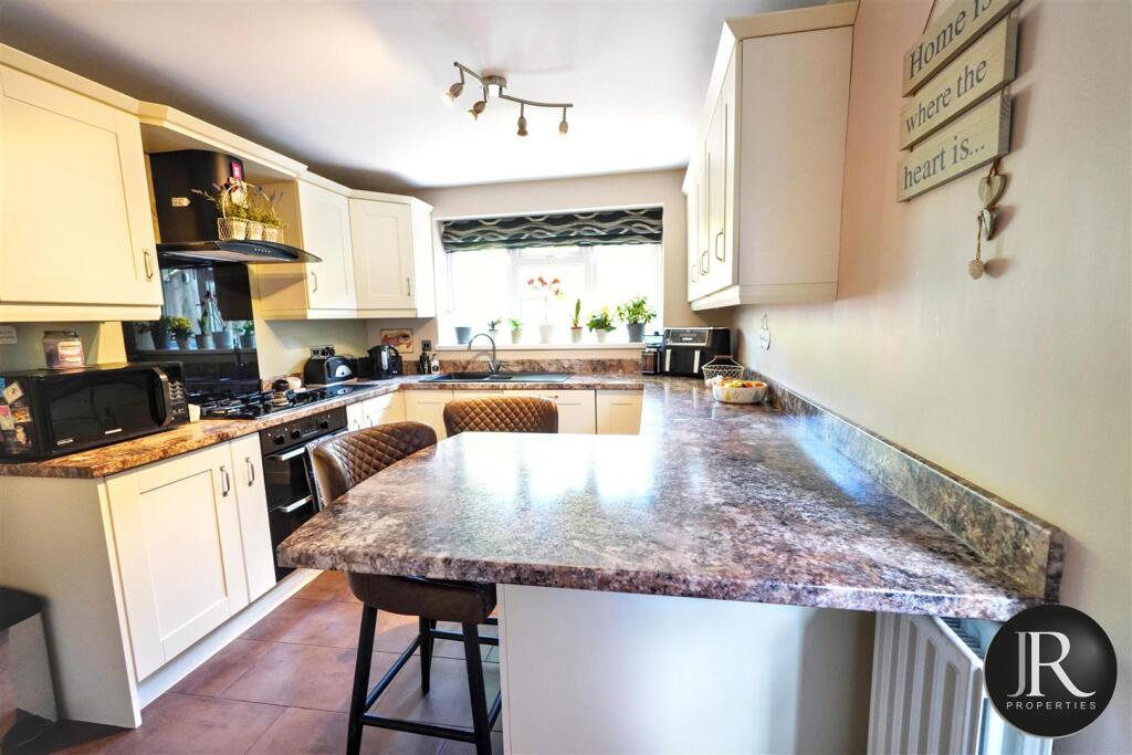 Thorn Close, Brereton, Rugeley photo 4