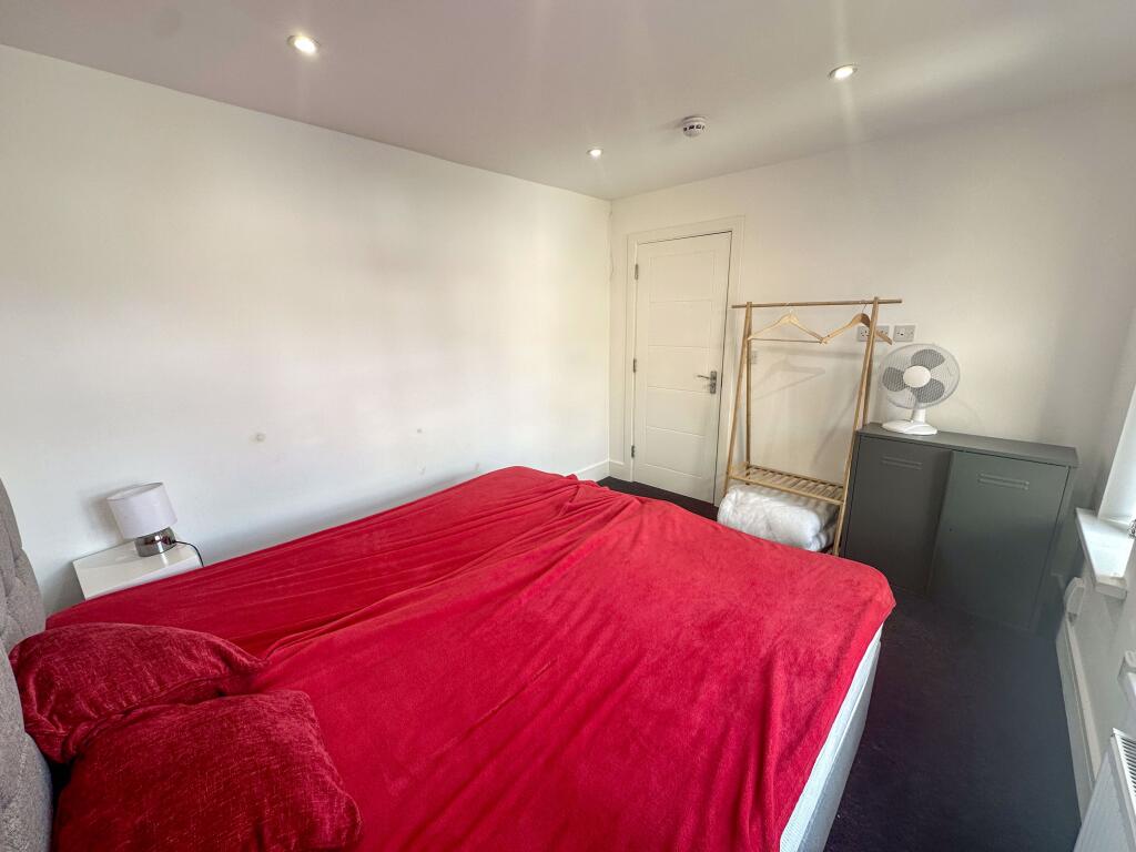 House in Slough - View 5
