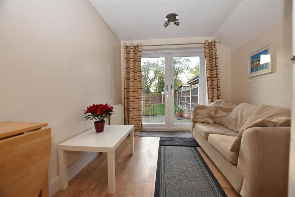 Hamberts Road, South Woodham Ferrers photo 4