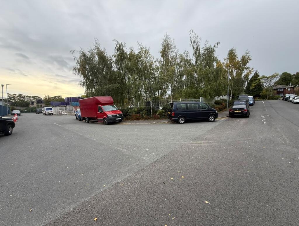 1.37 Acres of Land & Roadways off Bradford Road, Clekcheaton, Kirklees, Bradford, BD19 3QF - View 4