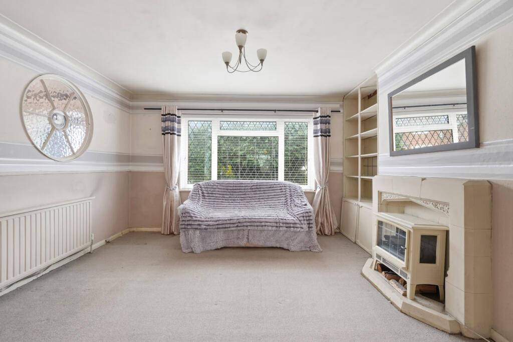 Heath Row, Bishop's Stortford, Hertfordshire, CM23 - More