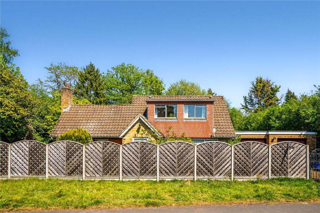 House in Runnymede, Knowle Hill - View 2