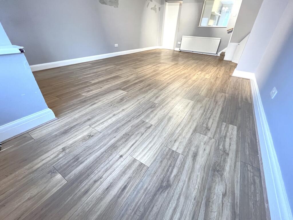 Oval Road North, Dagenham, RM10 - View 3