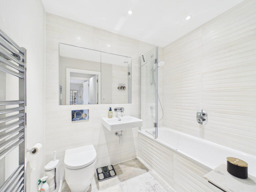 Apartment in Redhill - View 5