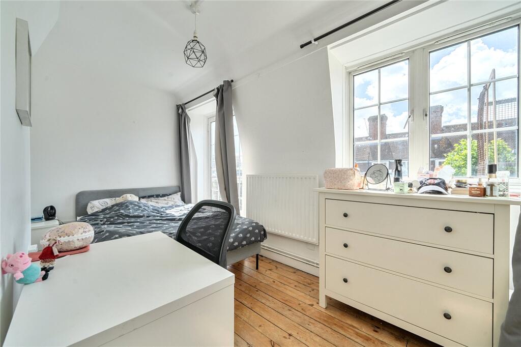Apartment in London - More