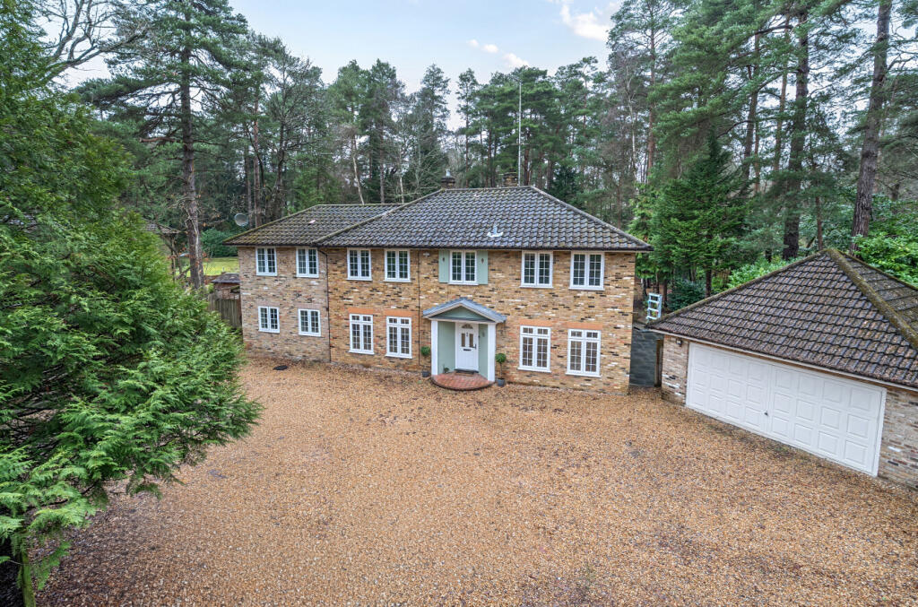 Main image of property: Reading Road North, Fleet, GU51