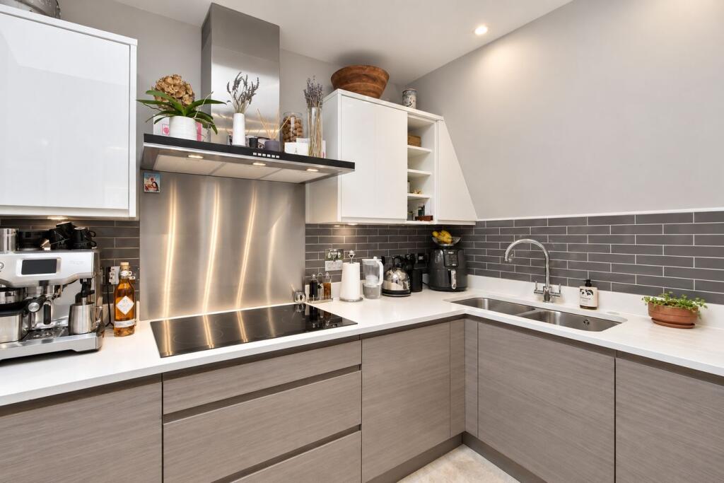 Apartment in Weybridge - View 3