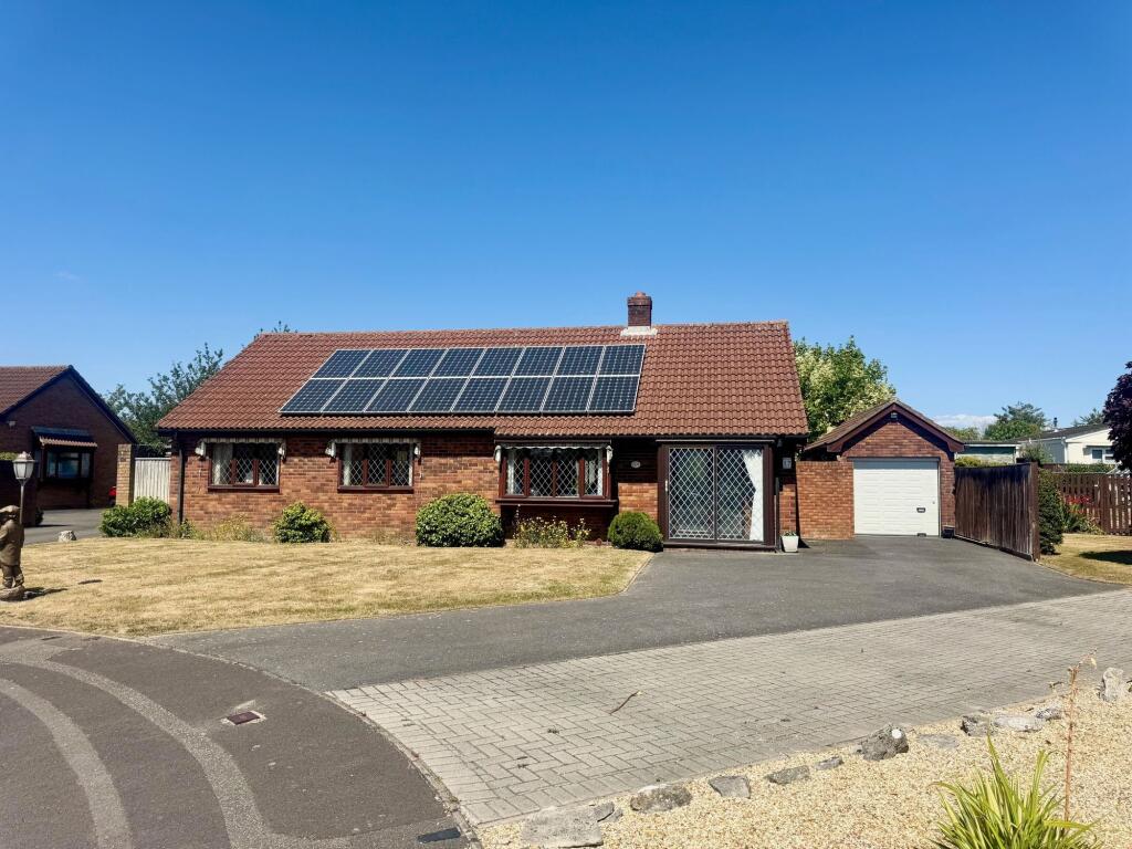 3-bed bungalow on Sorrell Way, Christchurch, BH23, £500,000