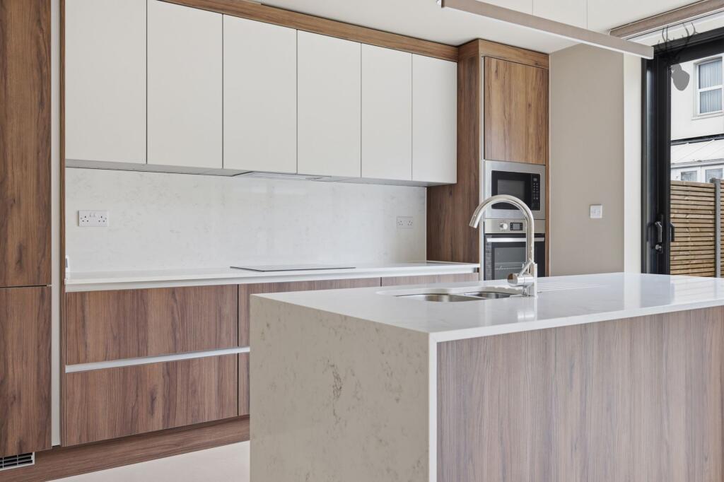 Fulready Road, London, E10 - View 4