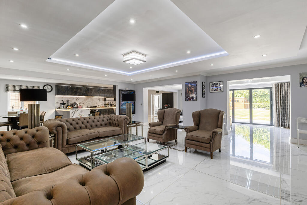 House in Watford - View 5