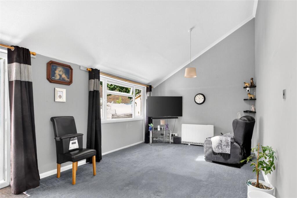 House in Bracknell - View 3
