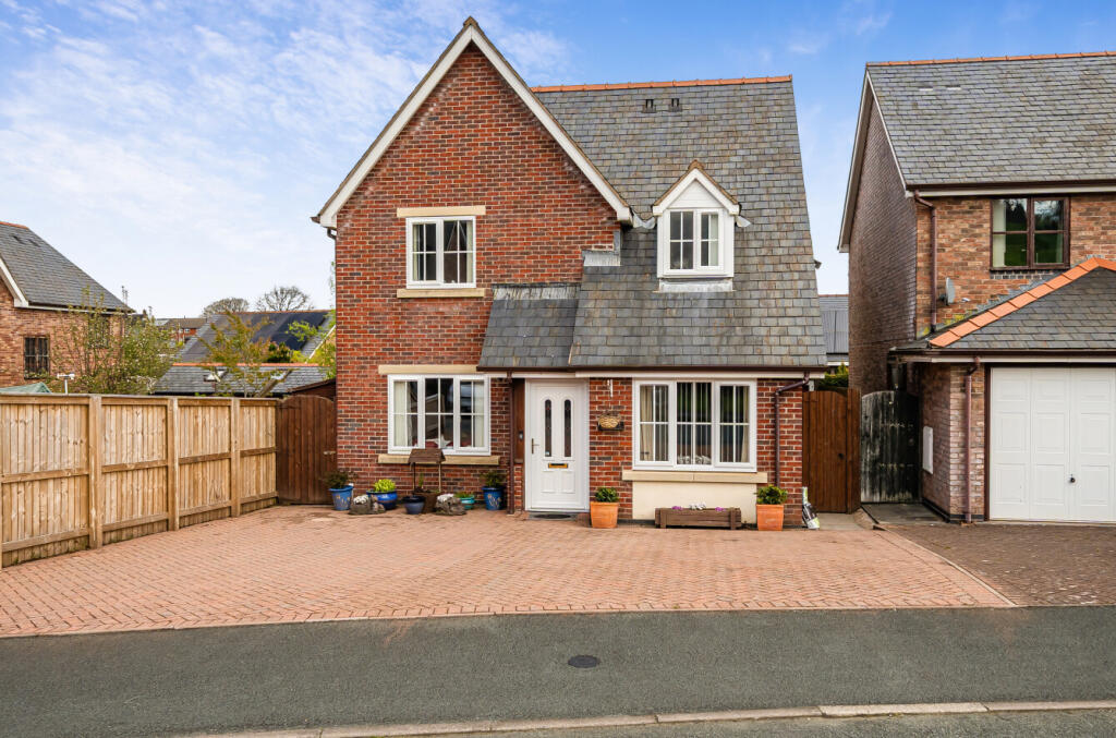 Main image of property: Parc Yr Onnen, Llanfair Caereinion, Welshpool, Powys, SY21