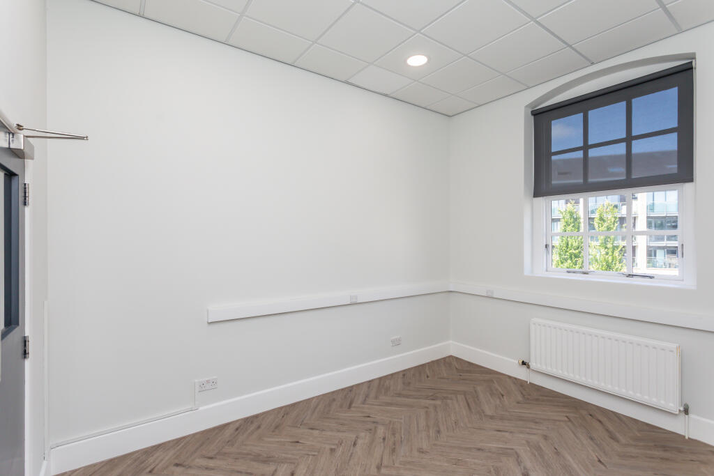 Private office/meeting room