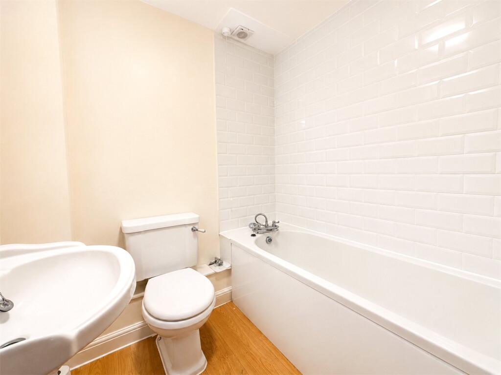 Winchester Way, Sleaford, Lincolnshire, NG34 - More