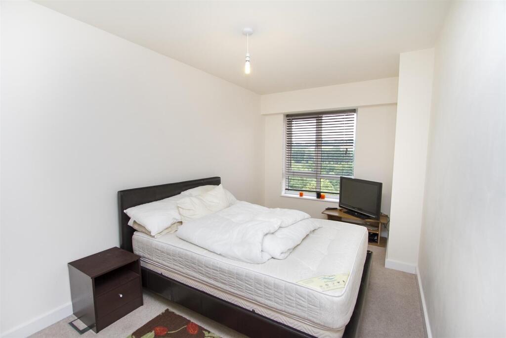 Apartment in London, Grahame Park, Colindale - More