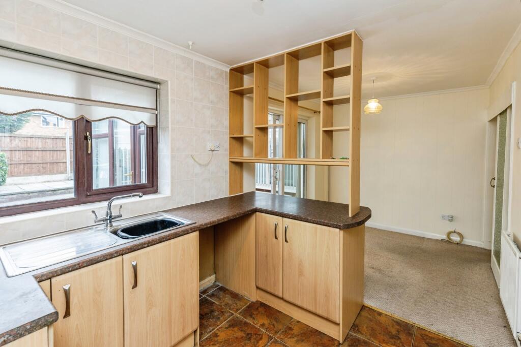 House in Llandudno, Llay - More