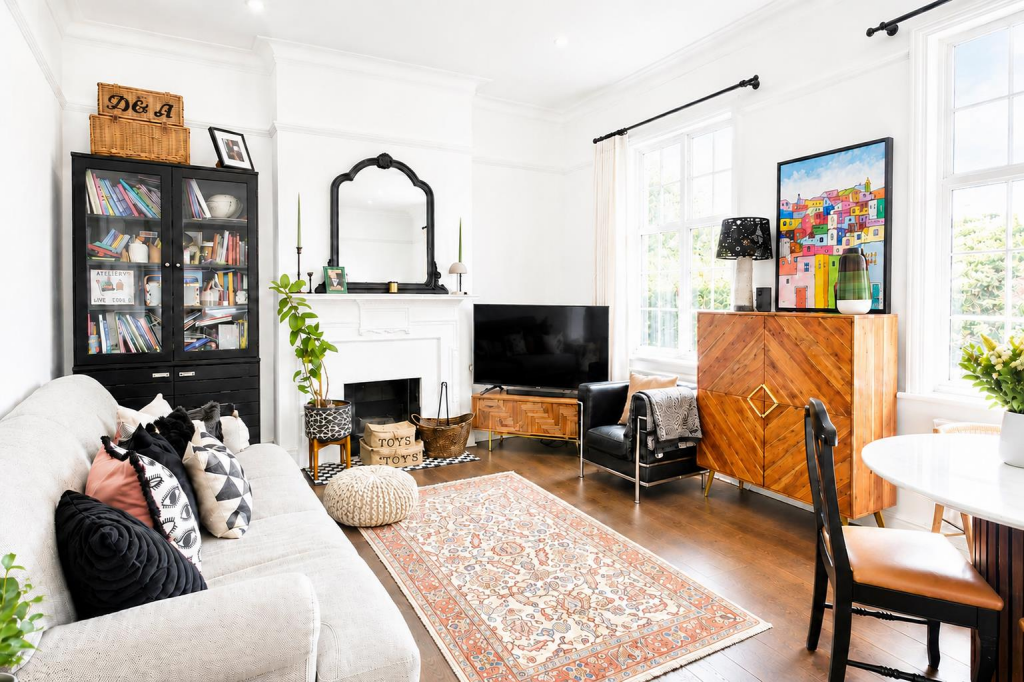 2-bed flat on Upper Richmond Road, Putney, SW15, £625,000