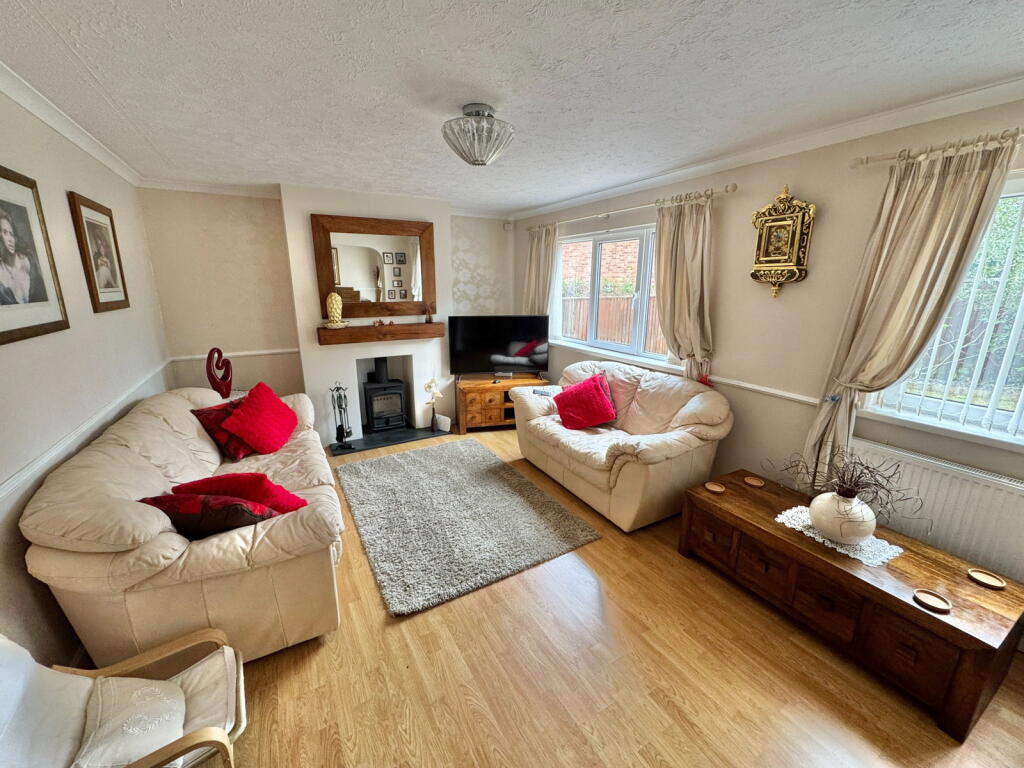 4 Long Park Drive, Woolwell, Plymouth photo 2
