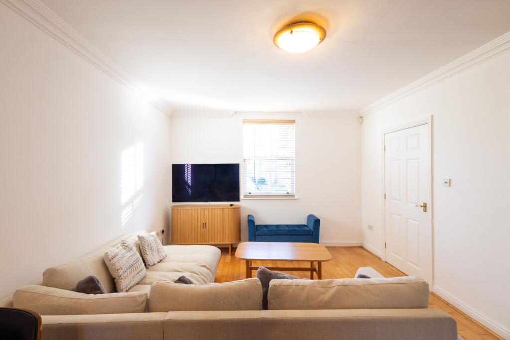 House in Leeds, Little Woodhouse, Hyde Park - View 3