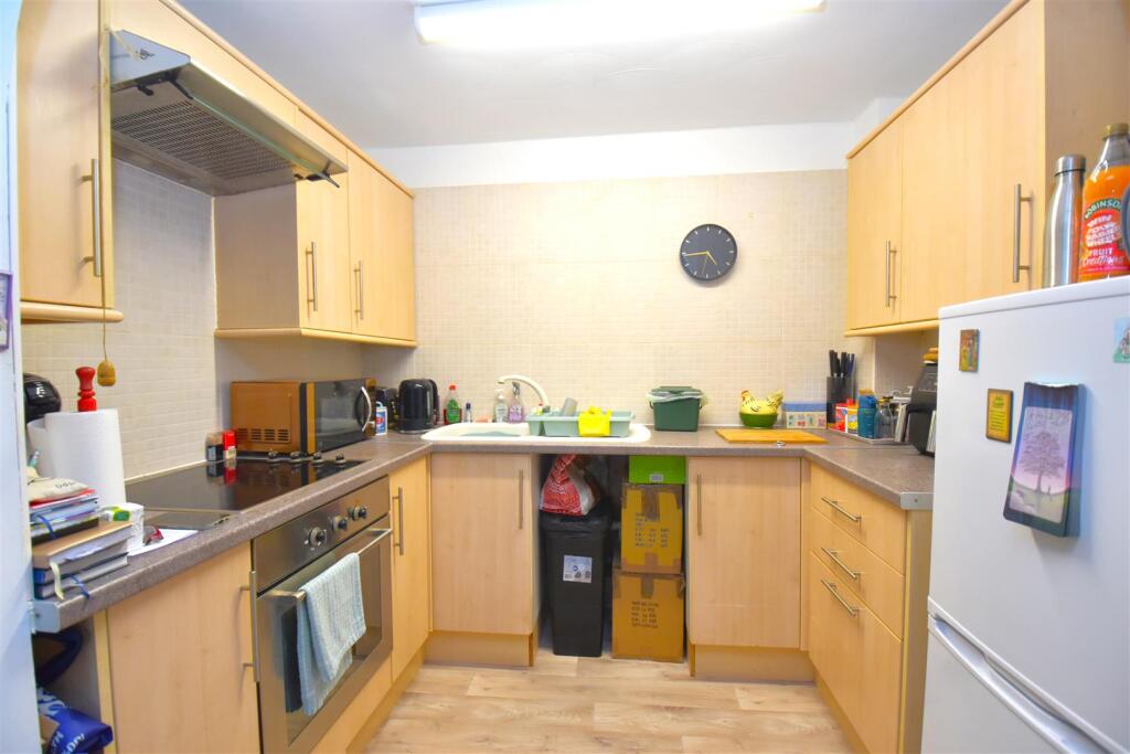 Ashingdon Road, Rochford photo 3