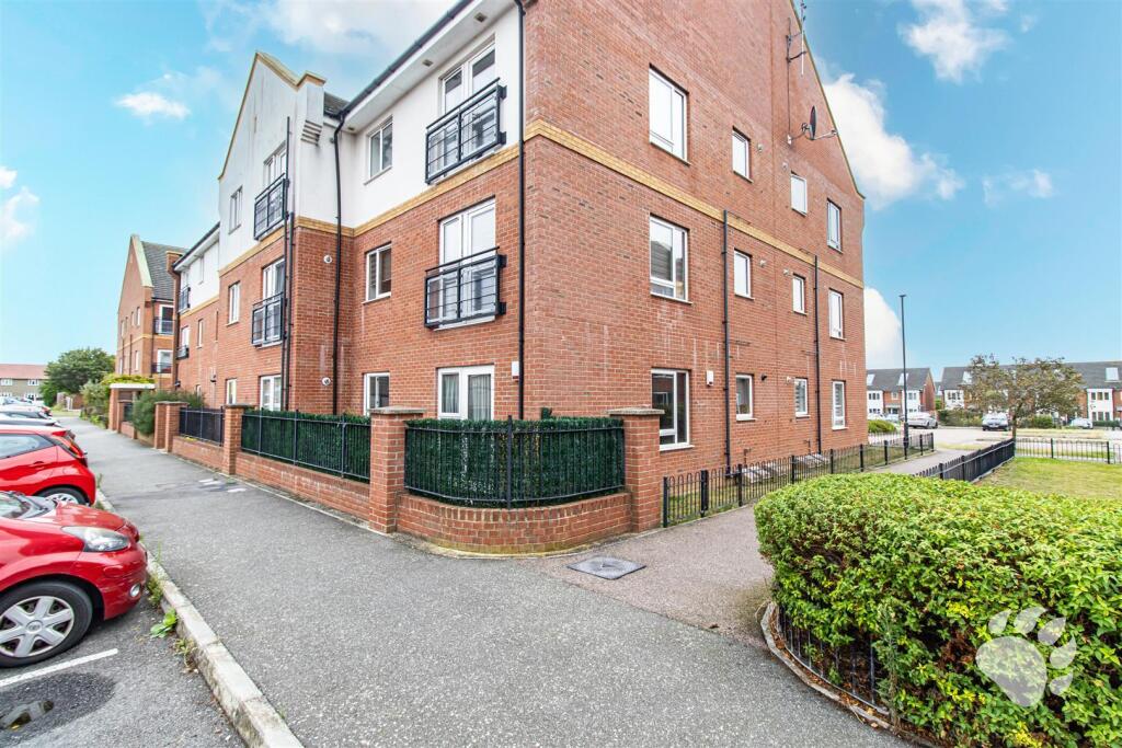 2-bed flat on Campbell Court, Laindon, SS15, £230,000