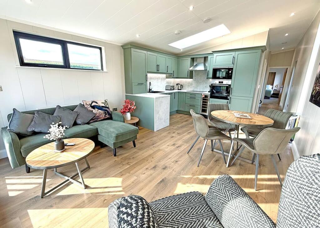 House in Messingham, North Lincolnshire - More