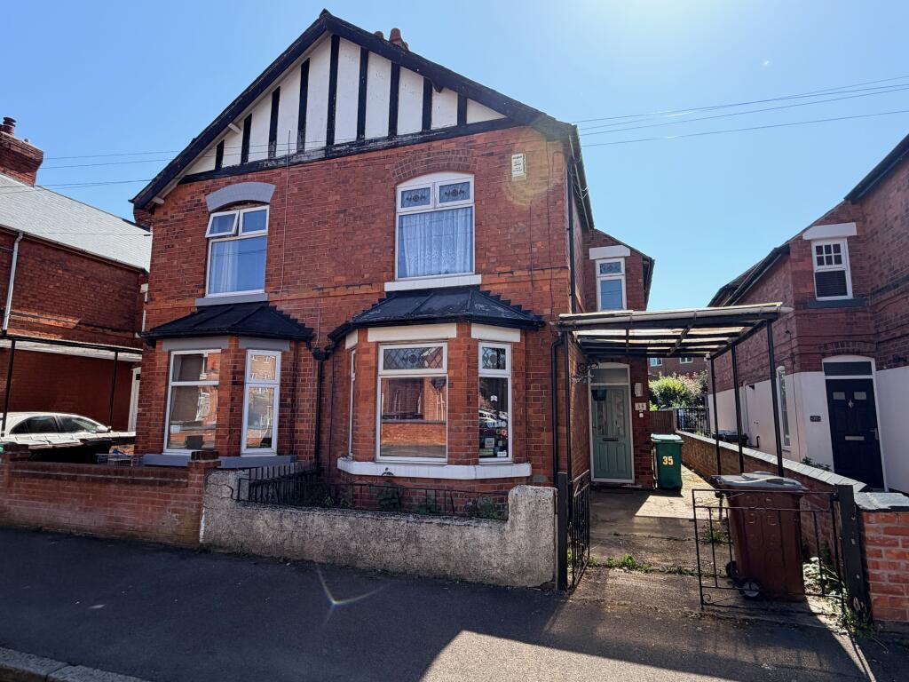 Main image of property: 35 Highbury Avenue, Nottingham, Nottinghamshire NG6 9DB