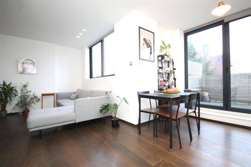 Main image of property: Colney Hatch Lane, London