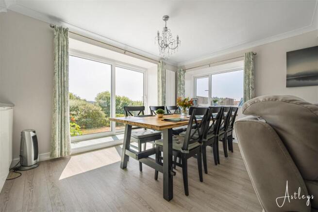 Cottage dining room