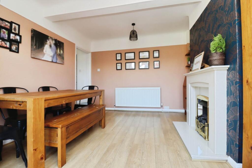 House in Wirral, Liverpool City Region - View 4