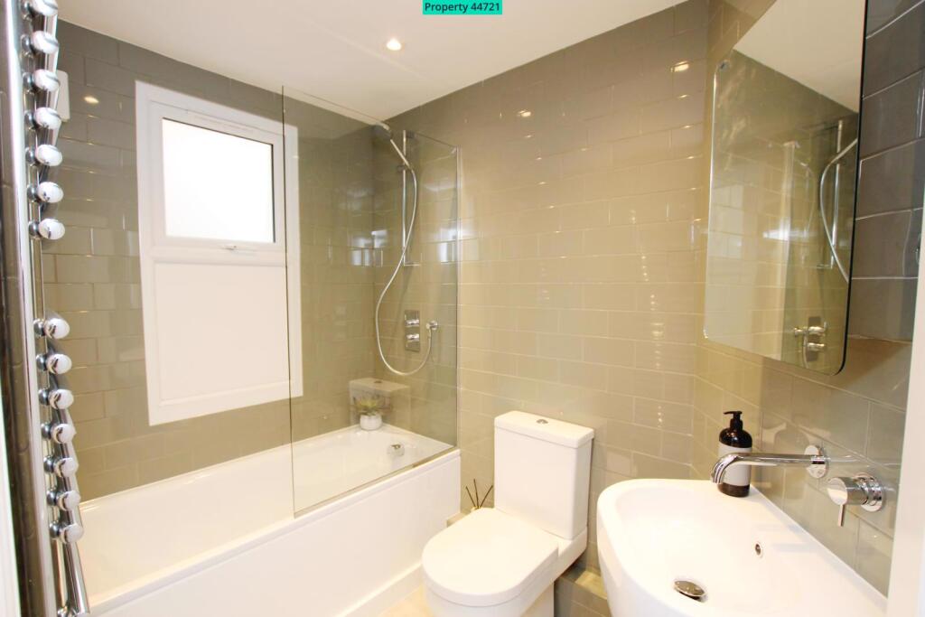 House in London - View 4